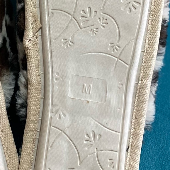 NWOT Malaku Slippers - Picture 8 of 8